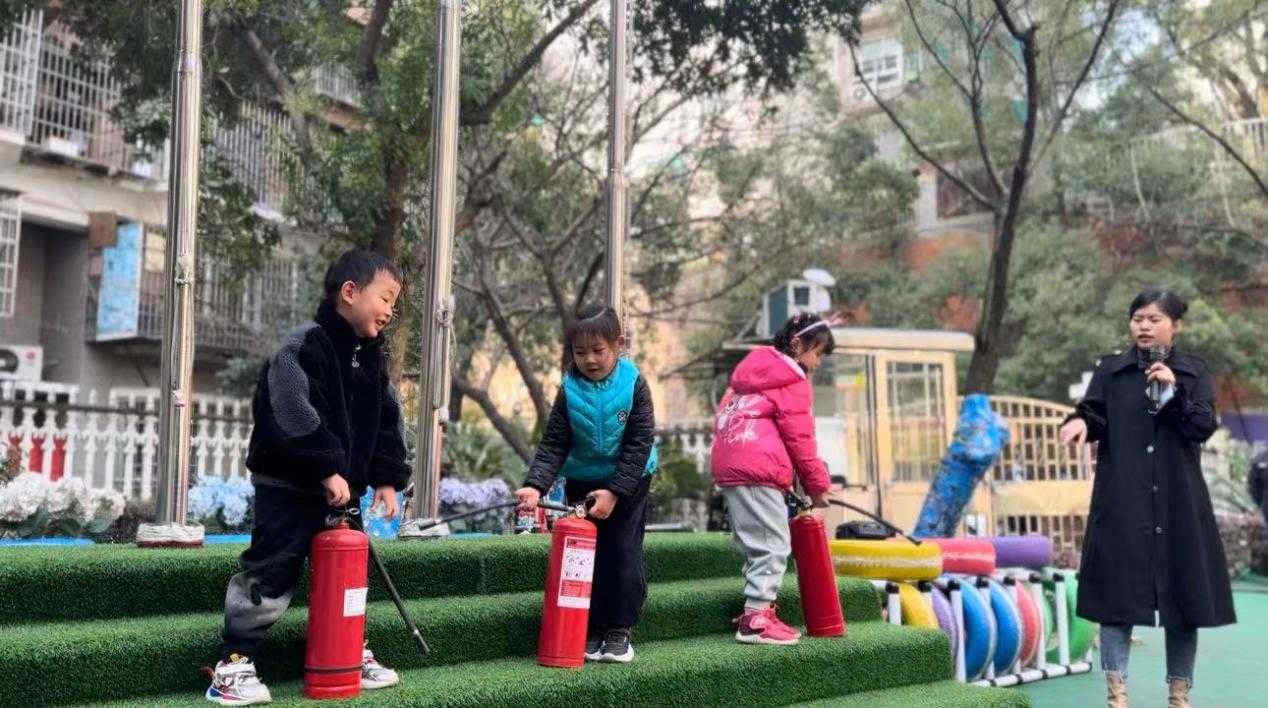 车站南路社区：联合万婴幼儿园开展消防演练活动