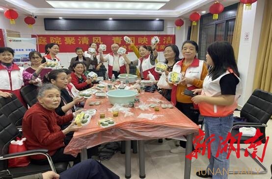 长沙市窑岭社区：巧手做青团，廉韵润心田